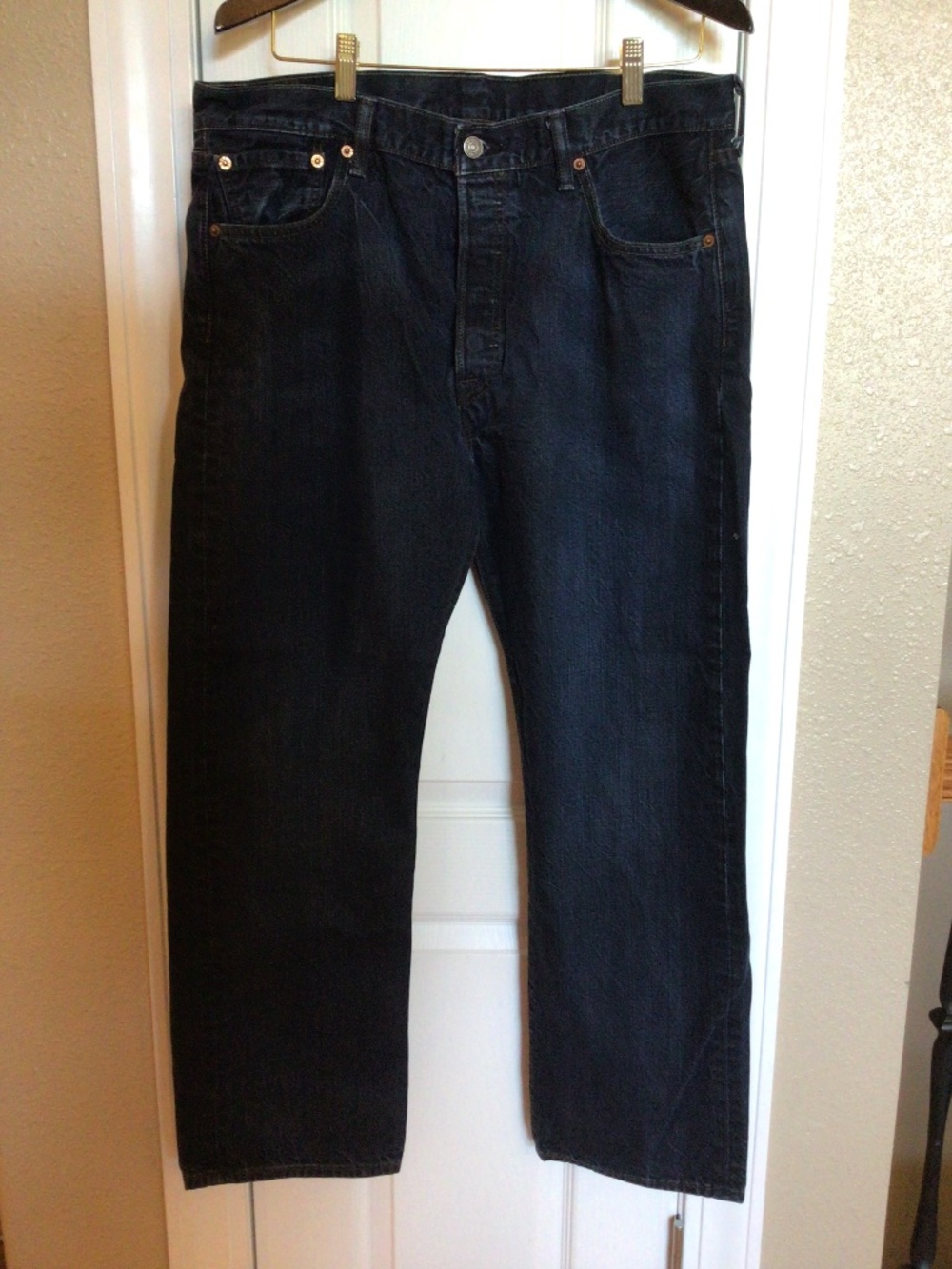 Dark Blue Levi 501 Button Up Jeans size 36 x 29”